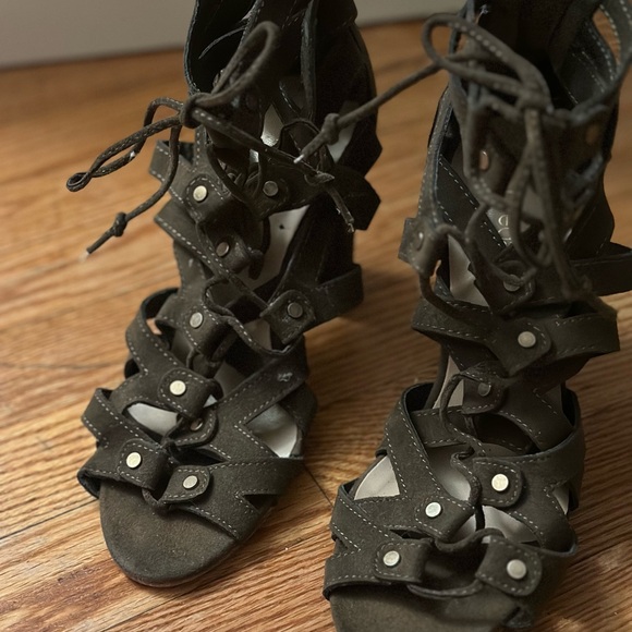 Stylish Black Gladiator Sandals - Picture 1 of 3